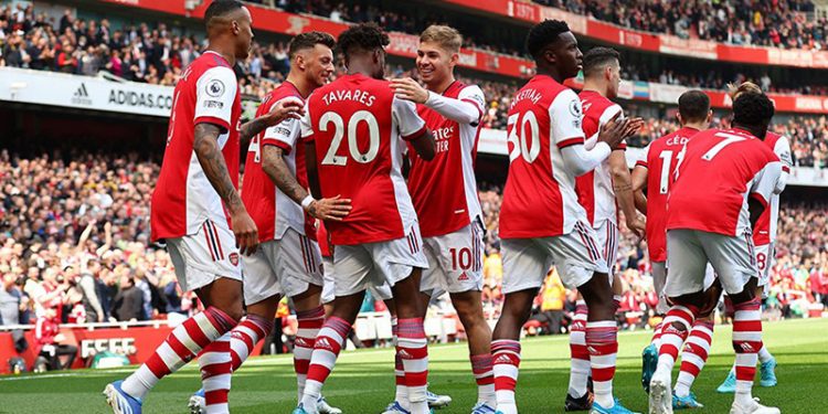 Arsenal, Manchester United'ı 3 golle devirdi