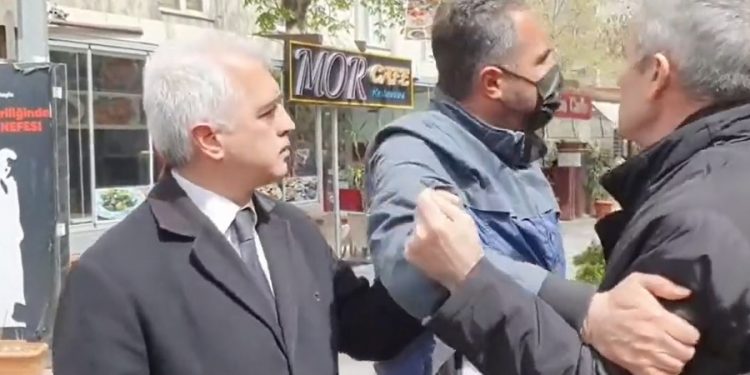 Askeri öğrencinin babası Gergerlioğlu’na derdini anlatırken sivil polislerce tartaklandı