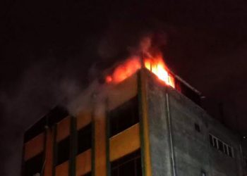 Avcılar'da metal kaplama fabrikasında yangın çıktı