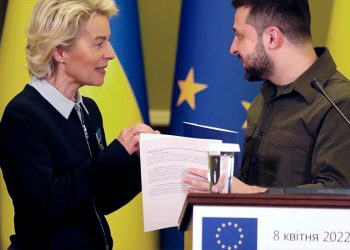 Avrupa Komisyonu Başkanı Leyen, Zelenski’ye AB’ye giriş anketini teslim etti: Ukrayna’nın Avrupa Birliği’nde olması gerekir