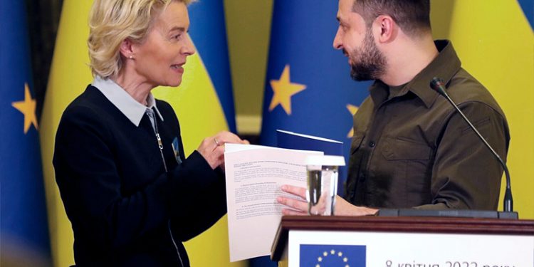 Avrupa Komisyonu Başkanı Leyen, Zelenski’ye AB’ye giriş anketini teslim etti: Ukrayna’nın Avrupa Birliği’nde olması gerekir