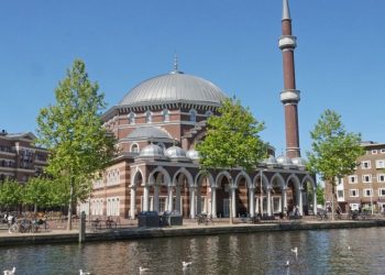 Avrupa'nın ırkçıları Ramazan'da provokasyona hazırlanıyor: Cami önlerinde domuz pişirecekler