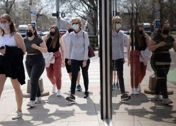 Avrupa’da maskeyi ilk kaldıran ülke İskoçya oldu