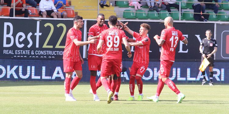 Aytemiz Alanyaspor 1-3 Fraport TAV Antalyaspor (Maç sonucu)