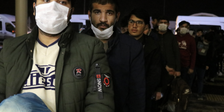 Ağrı'da yakalanmışlardı: 227 Afgan düzensiz göçmen uçakla ülkelerine gönderildi