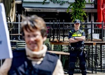 Aşırı sağcı Pegida’dan Hollanda’da cami önlerinde iftarda ‘domuzlu mangal partisi’