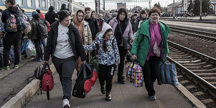 BM: Ukrayna'da en az 2 bin 72 sivil öldü, 4 milyon 934 bin 415 kişi komşu ülkelere geçti