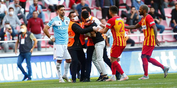 Bakasetas'ın üzerine yürüyen taraftarın yargılanmasına başlandı