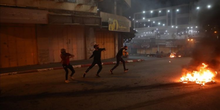 Batı Şeria'da İsrail askerleri ile Filistinliler arasında olaylar çıktı