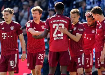 Bayern Münih üst üste 10. şampiyonluğuna koşuyor