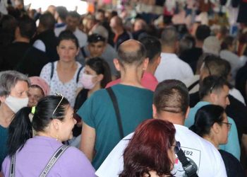 Bayram alışverişi için Türkiye'ye geldiler: 'Ne bulduysak aldık'