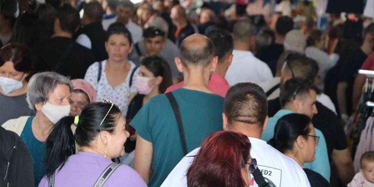 Bayram alışverişi için Türkiye'ye geldiler: 'Ne bulduysak aldık'