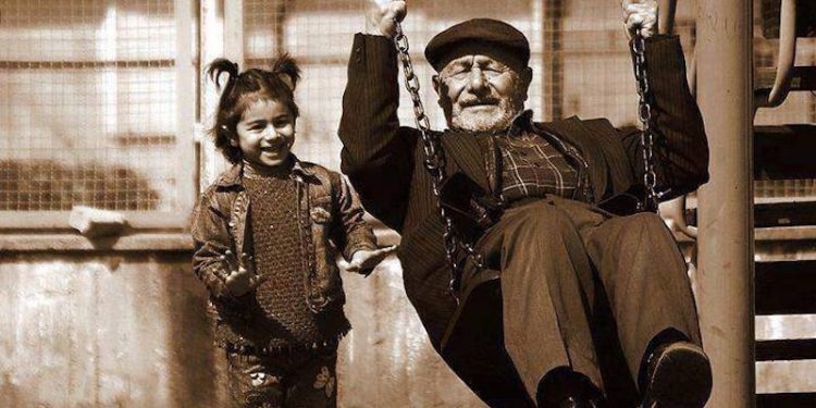 Bayram ikramiyesi çağrısı: Emekliler, torunlarına mahcup olmak istemiyor