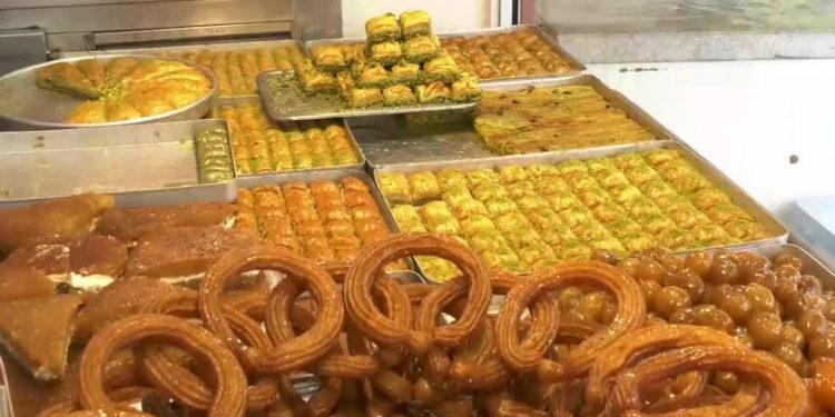 Bayramın tadı kaçtı, baklava artık lüks: 'İnsanlar taneyle alıyor'