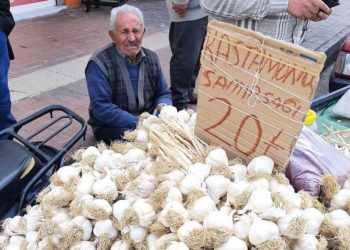 Başkan, tartısına el konulan seyyar satıcıyı makamına çağırdı, özür diledi