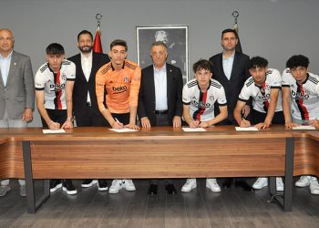 Beşiktaş beş futbolcuyla sözleşme imzaladı