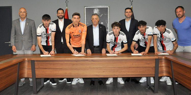 Beşiktaş beş futbolcuyla sözleşme imzaladı