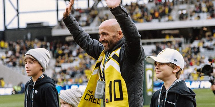 Beşiktaş'ın eski forveti 1 günlük sözleşme imzaladı, efsane ilan edildi