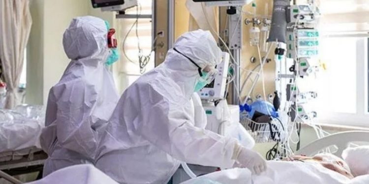 Bilim Kurulu Üyesi: Ağır pandemi, salgın dönemi bitti