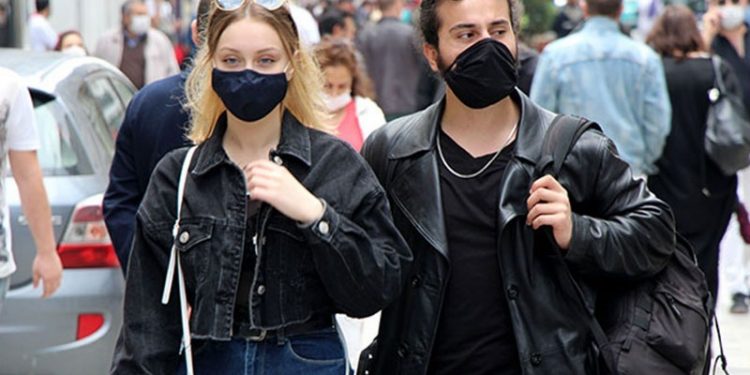 Bilim Kurulu Üyesi: Koronavirüsten ders alınmalı, grip olan da maske takmalı