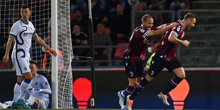 Bologna'ya yenilen Inter, liderlik fırsatını geri çevirdi