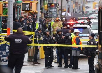 Brooklyn’de metro istasyonuna silahlı saldırı: En az 16 kişi yaralandı