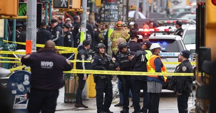 Brooklyn’de metro istasyonuna silahlı saldırı: En az 16 kişi yaralandı