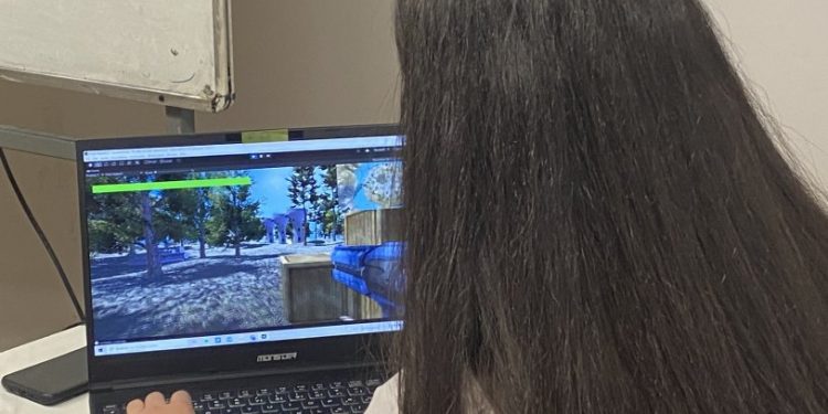 Bu oyunda yenilen koronavirüse yakalanıyor