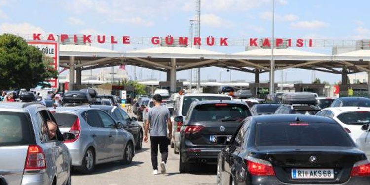 Bulgaristan, Türkiye'den girişte 'aşı sertifikası' zorunluluğunu kaldırdı