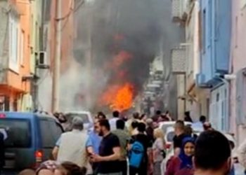 Bursa’da eğitim uçağı sokak ortasına düştü; iki ölü