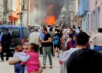 Bursa’da uçak evlerin arasına düştü, 2 pilot hayatını kaybetti