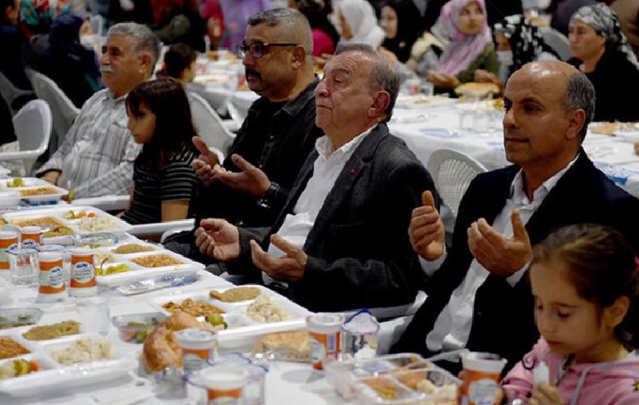 CHP’li belediye başkanı iftarda saldırıya uğradı