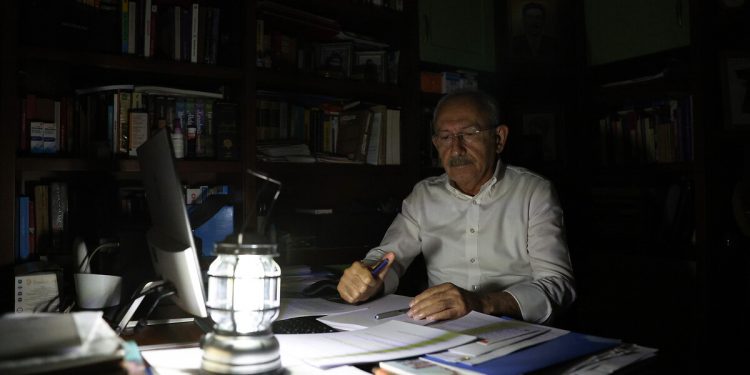 CHP, elektriği kesilen haneleri tek tek ziyaret etmeye hazırlanıyor