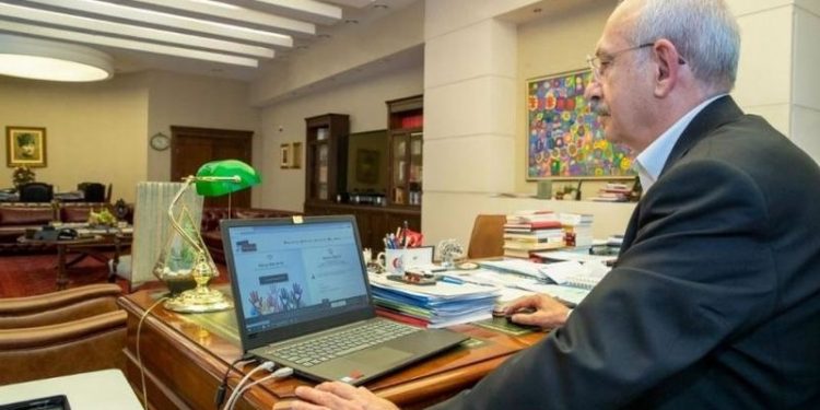 CHP'den 'askıda otobüs bileti' kampanyası