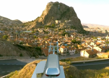 CHP'li Görgöz'den 'yolcu garantili teleferik' tepkisi: Kent peşkeş çekiliyor