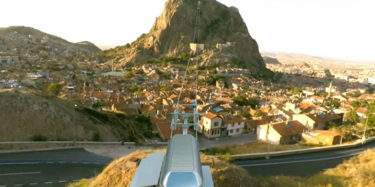 CHP'li Görgöz'den 'yolcu garantili teleferik' tepkisi: Kent peşkeş çekiliyor