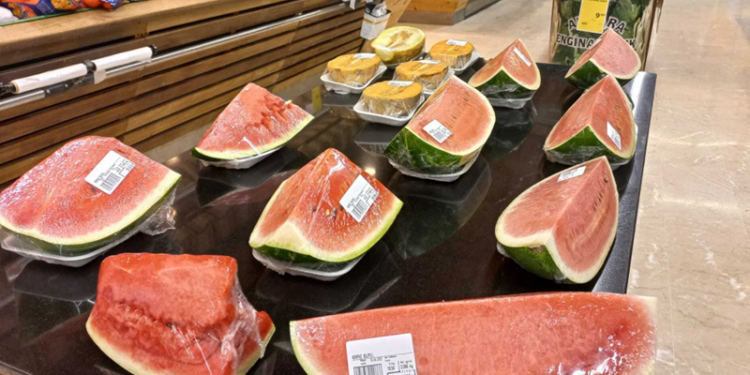 CHP'li Sümer: Yoksulluk yüzünden karpuzun dilimle satıldığı bir dönem yaşanmamıştır