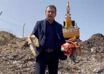 CHP'li vekil, çöplüğe giderek Bakan Kurum'un 'yalanlaması'nı yalanladı