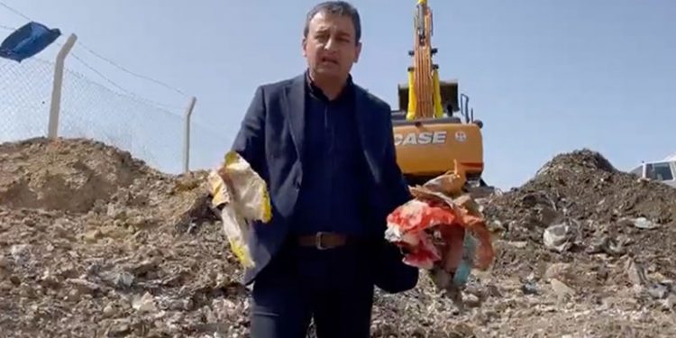 CHP'li vekil, çöplüğe giderek Bakan Kurum'un 'yalanlaması'nı yalanladı