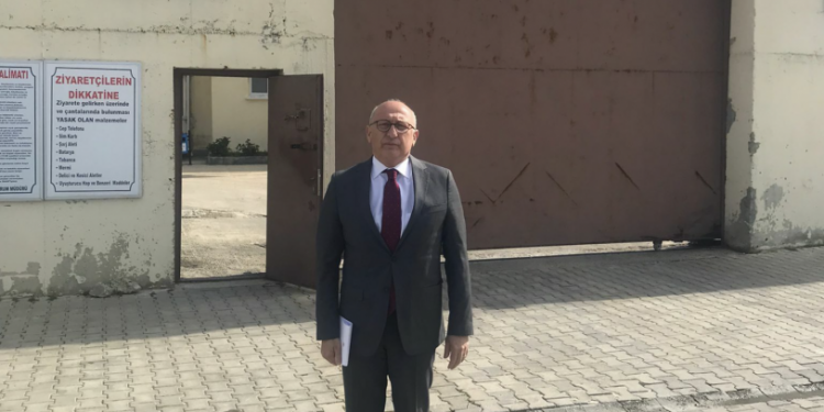 CHP'li Çakırözer, Osman Kavala'yı cezaevinde ziyaret etti: 'Artık bu eziyete, utanca son verilmeli'