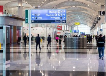 CHP'nin kanun teklifi: Gençler pasaport, defter, çıkış harcı ödemesin