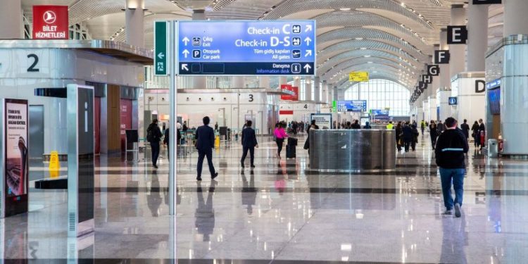 CHP'nin kanun teklifi: Gençler pasaport, defter, çıkış harcı ödemesin