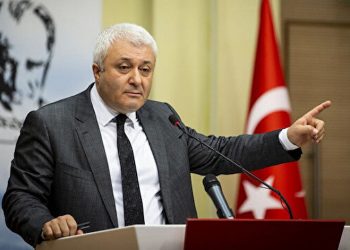 CHP’den Erdoğan’a: Yurt dışına gitmeye niyetlenmenin faturası 8 bin lira, gençler nasıl çıksın?