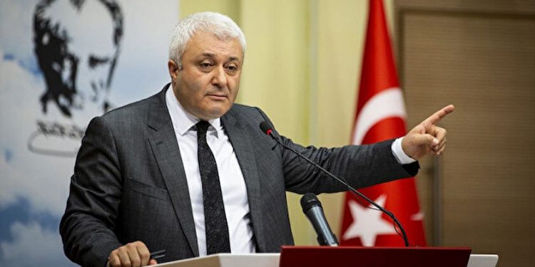 CHP’den Erdoğan’a: Yurt dışına gitmeye niyetlenmenin faturası 8 bin lira, gençler nasıl çıksın?