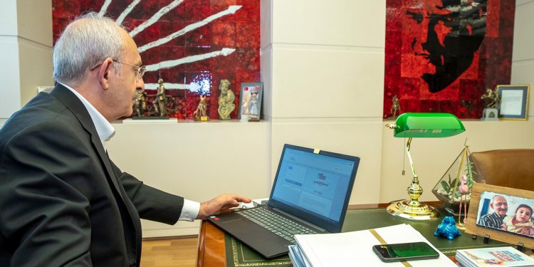 CHP’den ‘askıda otobüs bileti’ kampanyası: Bayramda evine gidemeyen öğrenci kalmasın