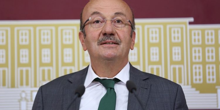 CHP’li Bekaroğlu: Cengiz İnşaat artık pazarlık da yapmıyor, işleri ihalesiz alıyor