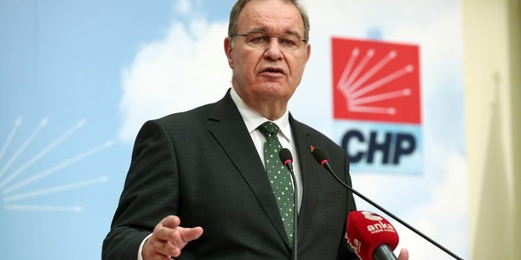 CHP’li Öztrak: Saray yine en iyi bildiği işi yaptı