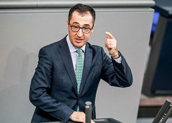 Cem Özdemir: Küresel kıtlığı önlemek için Ukrayna'ya silah göndermek gerekiyor