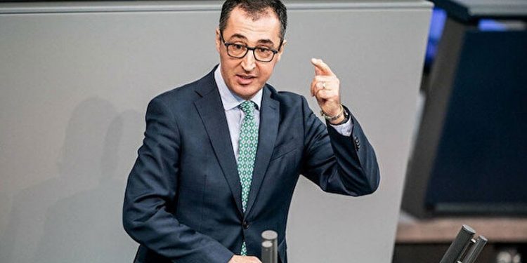Cem Özdemir: Küresel kıtlığı önlemek için Ukrayna'ya silah göndermek gerekiyor