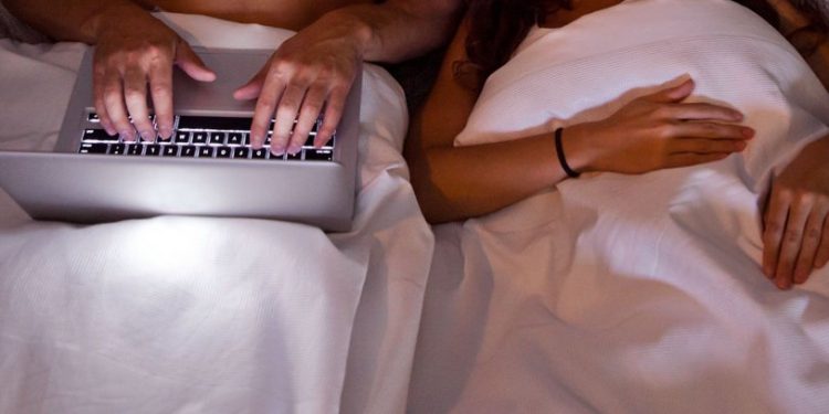 'Cinsel içerikli film izleme' ilanına rekor başvuru